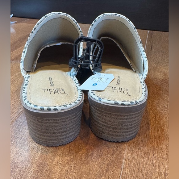 NWT TIME & TRU Women's Black and Cream Patterned Mules - Picture 3 of 6
